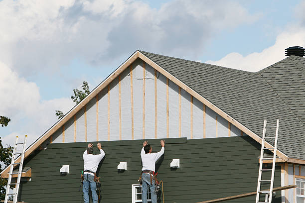 Professional Siding technician working in Falls Church, VA